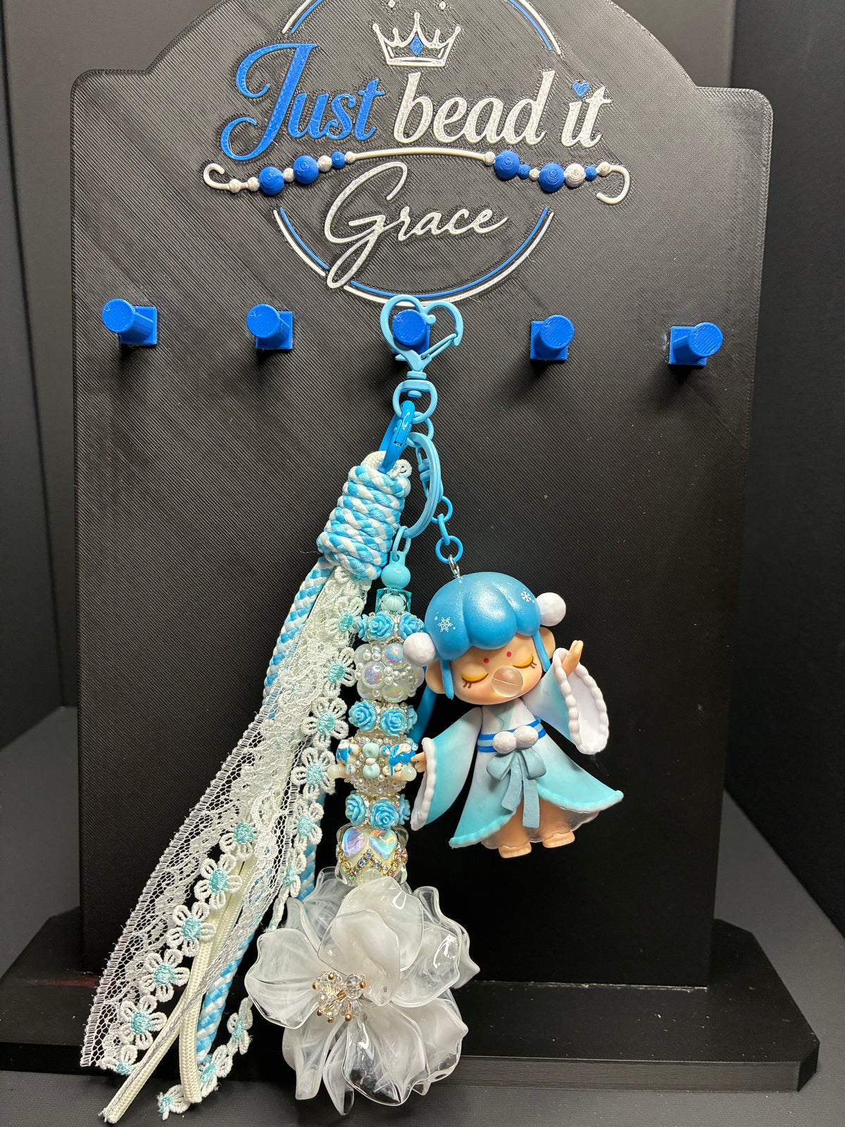 WINTER DREAM COLLECTIBLE FIGURE KEYCHAIN